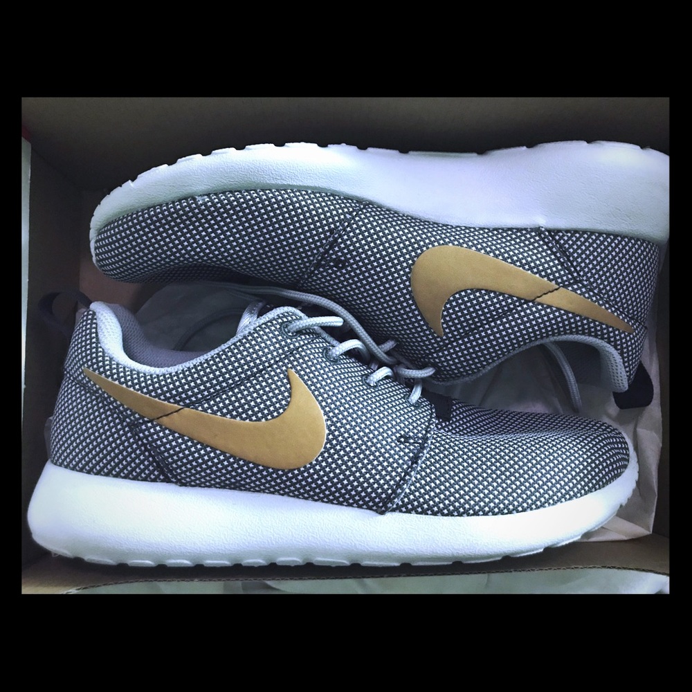 Nike Roshe One, size 6